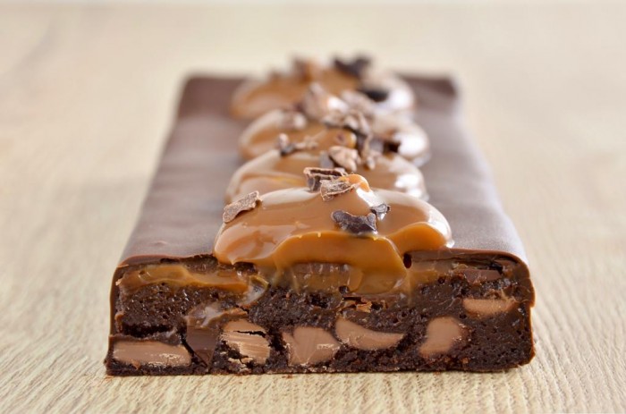 TORTA FINGER BOUCHON DE DULCE DE LECHE SLAB CAKE X 190 GR (Descongelar 1h antes de consumir)